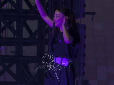 妈精还得是你会活跃气氛(*^ω^*)@DONG_大琪🦖 #神级现场 #万兽之王 #薛之谦 #薛之谦的冤种伴舞 #薛之谦广州演唱会