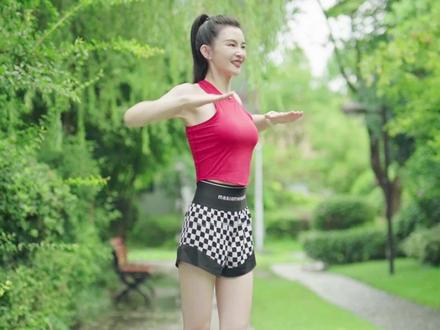 三个动作,每天10分钟,帮你改善上半身肥胖,改善苹果型身材。#瘦手臂#瘦肩膀后背#减脂