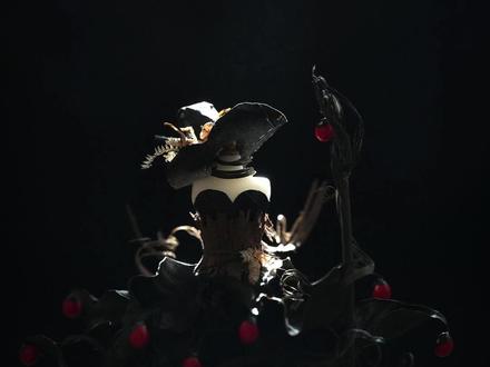 百万网友催更的“黑森林裙”PRO升级版!来了~ 呼声最高的“暗黑精灵三件套”,本期准时交付!
“黑森林裙”召唤出了暗黑精灵!权杖发光那刻,评论区炸了。#宝藏生活家企划 #用一张图证明你是手工人 #创意设计 #手工diy #暗黑美学