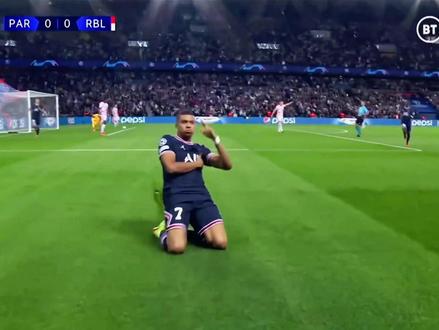 “滑跪艺术”#滑跪 #足球