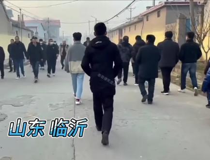 2026属于山东人的BGM响起,交朋友还是交山东人,自古山东出好汉,又是一年春节,山东过年最高礼仪,祭拜祖先跪拜礼,跪的是气魄,磕的是传承#山东人过年最高礼仪#孔孟之乡、礼仪之邦#山东人拜年硬核名场面