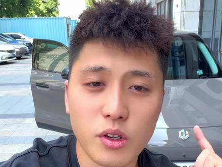 我确实想不到#零跑A10 极致省成本可以把导轨保护套都给取消掉,自家c系列都有,甚至后排都有,前排没有。#零跑A10