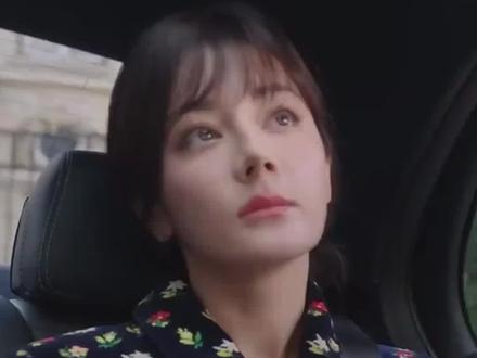 巴黎时装周最大意外,迪丽热巴被困迪拜机场,团队专业度遭质疑