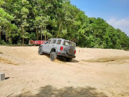 国产骄傲 坦克300越野 能力
2H,4H,4L开锁 演示#越野 #坦克300 ##户外