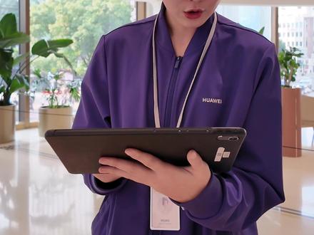 【开箱】"末日终端"?华为Mate80系列! 史上最强通信终端?
华为Mate80系列那几个超级玩法
#华为Mate80#鸿蒙6#可靠的Mate#硬核玩家计划