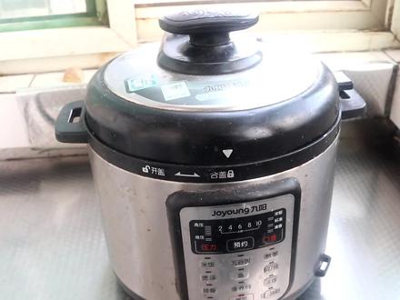 电饭锅里外全是脏 一个超简单方法 分分钟马上干净如新,看一看吧