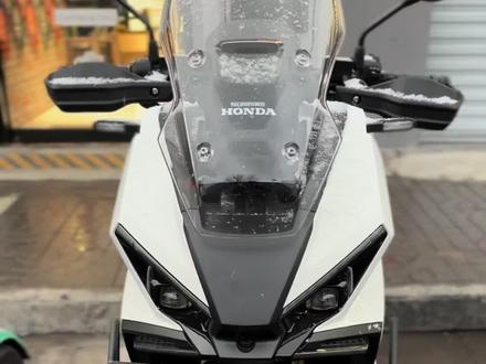 给大家分享一下150XC坐桶空间#新大洲本田 #NS150XC #ADV踏板