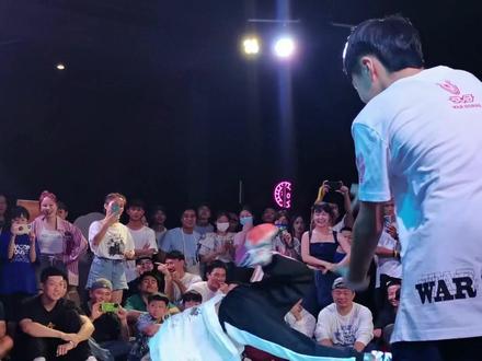 舞者契约少儿比赛
刘杨郡楠vs崔圣雨#街舞 #breaking @DOU+小助手