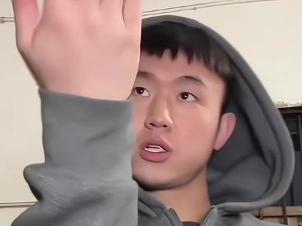 回村之前:王权富贵
回村之后:王富贵🌝#名模坤 #名模坤跳舞 #名模坤直播搞笑名场面