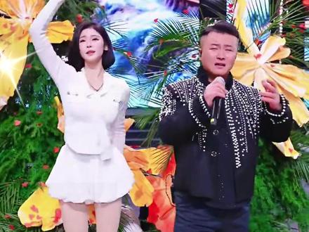 灵魂歌手周宇苦等两月大舞台难寻露脸机会 自告奋勇出头开场献唱 #木森 #木森大舞台 #真人真唱 #木森直播回放 #人气爆棚