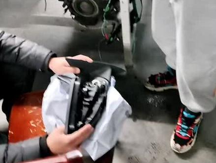 30秒掌握后视镜弹簧怎么拆;别在说是产品问题,师傅不会拆,那就是技术不到位#现场实拍 #汽车改装升级