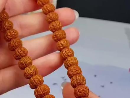 金刚小手持搭配全过程,您学废了吗?#好物推荐🔥 #小金刚菩提 #收藏爱好者 #手串绳结打法 #文玩手串