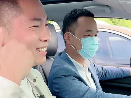 #二手车 #每天推荐好车 #买车那点事儿 #代步练手车 #汽车知识分享 大哥手提屠龙刀前来看车,每天早上6点准时开播,百辆小车可选。