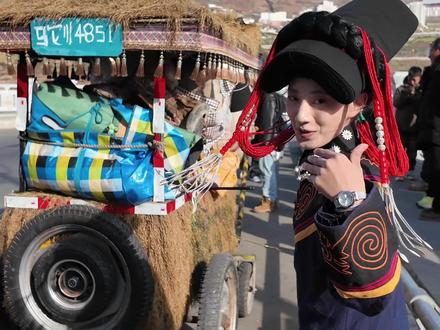 骆驼哥到金阳啦!谁还没遇见他!!凉山越来越多有想法的人在做自己喜欢的事。2026希望大家都有像骆驼哥那样的勇气去追寻自己的理想。2026你想做什么,快来评论区许愿吧!!#骆驼 #骆驼哥 #2026