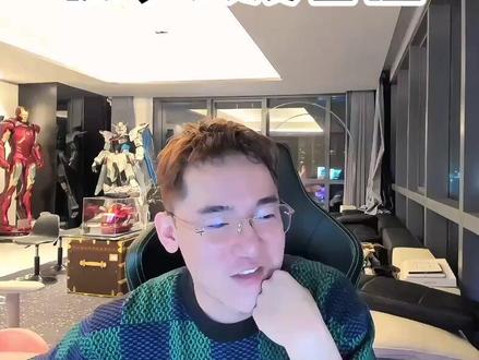 美联储今晚发声 黄金连跌一周 很多人没看懂 你以为黄金这波下跌,是避险逻辑失效了?😮💨
可真正残酷的地方是,很多人盯着K线一顿慌,却根本没看懂这轮行情到底在交易什么。
表面上看,是黄金跌了、情绪崩了、账户一片绿📉
可更深一层看,市场根本不是在否定黄金,而是在提前交易另一件事——高利率可能维持得更久,美元短期吸引力还在。
这也是为什么,外部局势明明还紧张,黄金却没有像很多人想象里那样一路往上冲。
因为现在的资金逻辑早就变了,不再是谁有风险就无脑涌向黄金,而是谁流动性更强、收益更明确,资金就先往哪边靠💵
当能源价格抬头,通胀预期回升,美联储又不断释放谨慎信号,市场第一反应不是单纯避险,而是重新给利率路径定价。
而黄金最吃亏的地方就在这儿。
它本身不产生利息,在高利率环境下,持有成本会被放大;再加上市场一旦出现波动,最先被卖掉的,往往不是最差的资产,而是最好卖、最容易快速变现的资产。
黄金恰恰就属于这一类。
所以你才会看到一个特别拧巴的画面:外面情绪越紧张,盘面上黄金反而先被砸一下⚠️
不是因为它没价值,而是因为它太方便被拿去换流动性了。
很多人现在还在纠结一件事:
如果接下来信号偏紧,黄金是不是还要继续跌?
如果态度稍微缓一点,黄金是不是就能反弹?
听上去很合理,但问题在于,市场从来不会等消息正式落地才开始反应。
真正的行情,往往在大多数人还盯着“结果”的时候,就已经把预期先走完一大半了🤯
也就是说,你现在看到的价格,不一定代表未来,而很可能是已经把悲观情绪提前消化过后的结果。
当全市场都在盯着同一个会议、等同一个答案、做同一套防守动作时,这个答案本身的冲击力,往往就没那么大了。
真正有价值的,从来不是“会不会偏紧”这种明牌,而是有没有出现预期差。
如果结果没有比市场想象得更强硬,那就可能是利空释放。
如果态度稍微软一点,哪怕只是一点点,情绪都可能瞬间反过来。
这才是很多人最容易错过的地方:
你总以为自己在等一个更安全的位置,实际上你等的,往往只是一个所有人都想等的位置。
而市场最不喜欢做的,就是成全大多数人的完美计划😶🌫️
再看现在这个位置,其实也很有意思。
在美元偏强、通胀预期扰动、利率压制都还摆在台面上的情况下,黄金虽然回落了,但并没有出现那种彻底失控式的单边坍塌。
#交易员 #外汇黄金 #美联储 #实盘记录 #交易心得