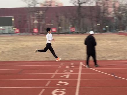 听说@大正爱跑步 跑了40个400米,我今天也来分享一堂我的冬训训练课。敢不敢来挑战一下?#体育生 #冬训 #日常训练