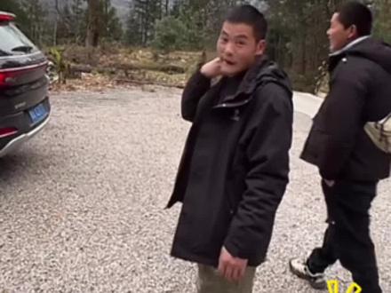 老六荒野刀疤哥和苗王参观新领地。#荒野求生 #老六荒野 #荒野刀疤哥 #荒野苗王 #张家界