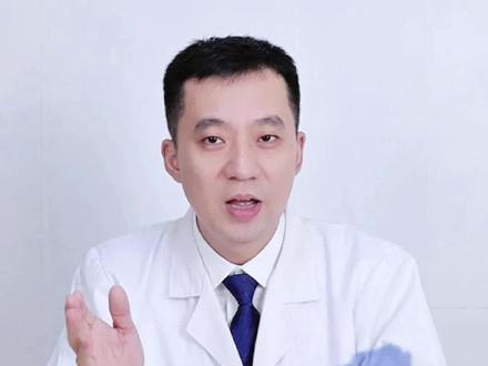 家里老人的#脚后跟干裂 起硬皮,这其实是种病,做子女的一定要多加留意,多关心关心父母!#脚气 #脚气用什么药 #父母 #医生最有成就感的瞬间