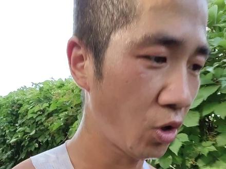 比赛嘛,主打一个漂漂亮亮,
但是还是要注意涂点凡士林可以避免皮肉之苦!
#马拉松 #参赛服 #凡士林