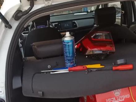 新飞度后视摄像头走线方向