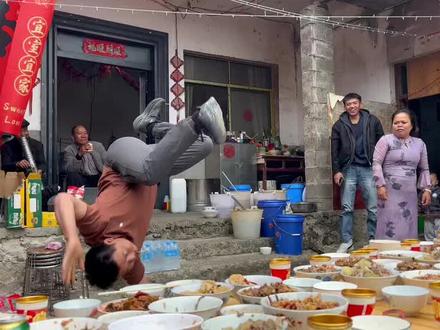 云南人永远不知道人是干不过酒的酒是搞不赢我的 我醒了酒都还没有醒 😂😂😂😂😂😂 #记录我们农村风俗@我是高黑 出镜人。