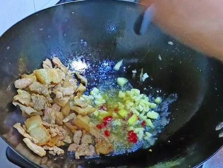 炒肉丝怎样才能炒的嫩 8b610b13d66a3dd9c0bbe3ff913be4e4~tplv-dy-resize-origshort-autoq-75:330.jpeg?x-expires=2007252000&x-signature=ToeUhmNtNGxh8psaQKO5Tantgfo%3D&from=3213915784&s=PackSourceEnum_AWEME_DETAIL&se=false&sc=cover&biz_tag=pcweb_cover&l=20230813105147BD72B6AFC090612E51B9