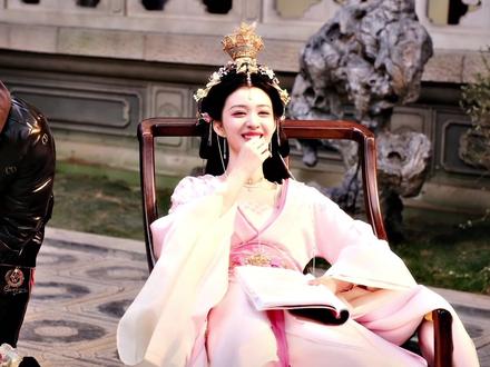 很庆幸能在镜头前,替她活过一次悲欢。庾姐,愿你无论在哪个时空,都能拥有想要的自由与爱。也愿我们都能如庾晚音一般,游刃有余,晚来闻音,皆是坦途。#网剧成何体统