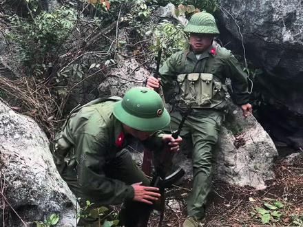 凉山战役 我们把越军大米和人员一同给销毁#我要上热门 #向英雄致敬 #宣传正能量#剧情演绎 #精选计划