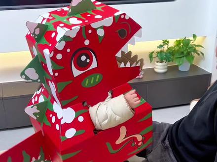 #圣诞节 送孩子一个纸箱恐龙吧!真的太有趣了,不仅可以体验手工制作乐趣,孩子喜欢得不得了!尽情可以享受变身小恐龙的乐趣,戴上就不肯脱下来了#手工纸箱恐龙#小朋友玩具 #圣诞节儿童礼物 #小朋友的快乐