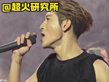 结婚当天遇到了真老公,王嘉尔谨慎了一年天塌了#王嘉尔 #结婚 #追星 #万万没想到 #离谱 @DOU+小助手 @抖音小助手