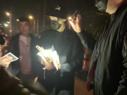 听说有人说侯明昊不宠粉 我不允许!!!#侯明昊歌手 #侯明昊属于我们的演唱会