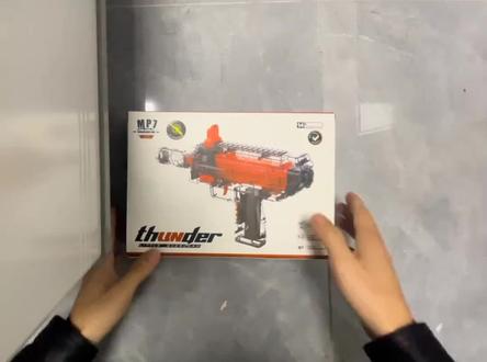 三角洲mp7摔炮枪玩具枪童年乐趣软胶子弹男孩新年礼物