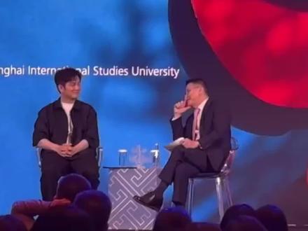 主持人提问樊振东如何看王楚钦等队友,小胖超高情商化解