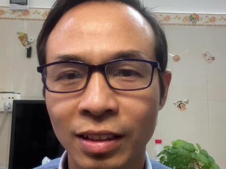 #财经 #特斯拉 #汽车 埃隆·马斯克领导的电动汽车巨头特斯拉(TSLA.US)的上海工厂,已经生产出了第400万辆中国制造的汽车,这是一辆“星耀金”配色、长续航版的Model Y,标志着这家汽车制造商最大生产基地迎来了一个新的里程碑。