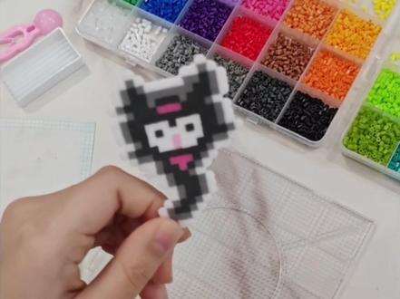 #拼豆 #拼豆豆 #拼豆日常 #拼豆教程
看我家宝宝拼的库洛米,好可爱呀🥰