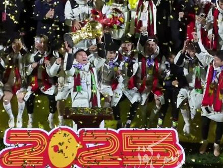 2025年新疆“阿图什杯”足球邀请赛总决赛11月27日 在阿图什市足球公园圆满落幕,和田宇宙地毯队获得冠军!#阿图什杯全疆足球邀请赛 #和田队夺冠