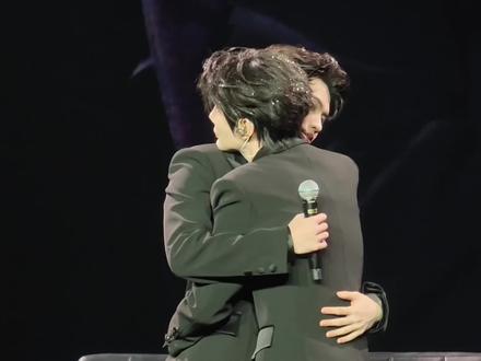 😢拥抱的温度 只有你清楚#云熠 #云旗 #郝熠然 #云熠香港演唱会