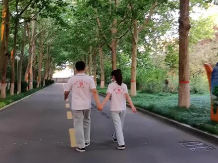 8 年,有了答案。#从校服到婚纱 #新婚现场 #衡水二中