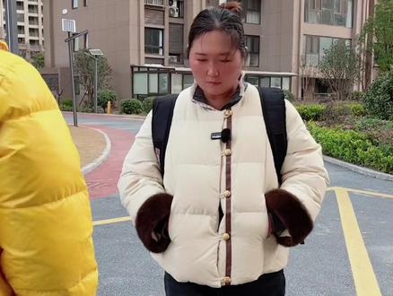 大白天的偷大姐奶奶的救命钱,真是天理难容