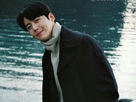 为什么要在#金宣虎 事业刚有起色的时候,才#曝金宣虎涉嫌逃税 呢?韩剧圈不能缺少抗剧的演员了,但好在已经澄清了!