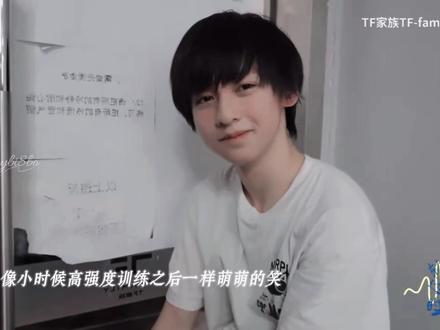 杨涵博 原来心疼你 也会有时差 明明很珍惜训练 珍惜舞台 可公司却在演出结束后 只给你排表演课 日常训练的镜头里 看不见你的舞蹈和声乐课 本就薄弱的基础 得不到重视 他们都说你适合演员 可你明明说的是 “想在舞台闪闪发光”#tf家族练习生 #杨涵博#TF四代 #TF家族