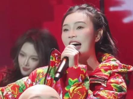 高钊贺钊《张灯结彩》#赵本山女儿球球 #球球新歌火辣辣 #球球刘老根大舞台 #刘老根大舞台有才你就来@小球球吖