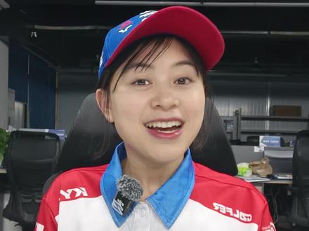 26款500rr的信息栏和小计里程
有车友在评论区问询,小计里程怎么清零呢?
今天给大家分享
同时给大家讲解咱们的车辆仪表信息栏
信息栏里可以展示的信息有
1:摩托车总里程。
2:电压:当前电瓶电压。
3:Trip A:显示小里程A,总里程、平均速度、油耗、所用时间。
4:Trip B:显示小里程B,总里程、平均速度、油耗、所用时间。
5:胎压:显示当前轮胎胎压和胎温。
车辆上电,使用上下按键滚动就可以看到以上信息。
那么TripA和TripB怎么清楚呢。
首先在仪表信息栏,滚动上下按键,停留在TripA,长按ENT,直至清零就好。
清零TripB同样的操作就好。
今天有直播有,在11点-12点#张雪机车#张雪的机车#张雪机车客服
