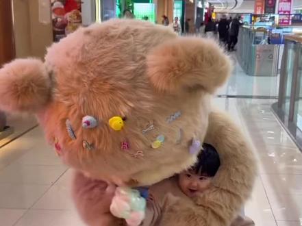 #上热搜 #这也太可爱了吧 #商场 #萌物 #暴暴熊 快乐的一天从被暴暴治愈开始@暴暴熊