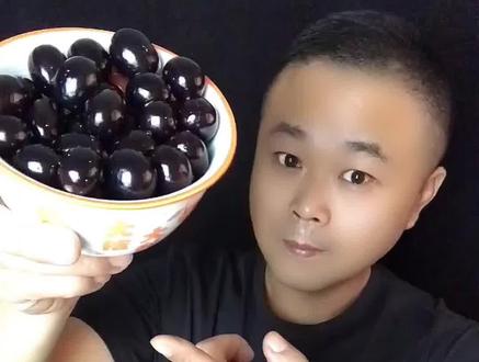 这样的树葡萄怎么样呢?#美食测评 #试吃 #测评 #美食 #妈呀太香了