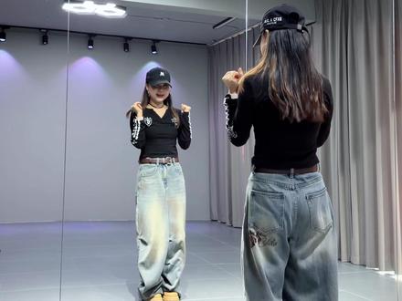 《欢天喜地喝喜酒》#零基础学舞蹈 #一看就会 @抖音小助手