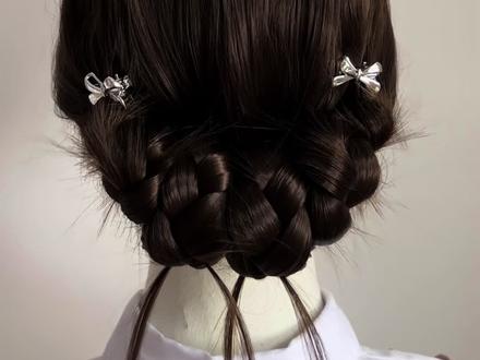 自带少女感的花苞丸子头,甜美又灵动,跨年就扎这个发型出去玩~#发型教程 #花苞丸子头扎发教程 #简单好看发型 #甜美发型 #甜妹