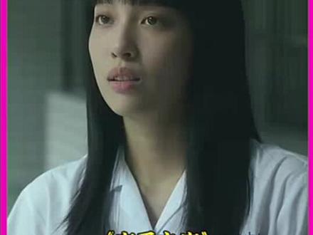 点击↖️放映影片完整版
《恋爱之瘾》:几个背景经历不同的女生,展开了不同的人生。晴晴 (岑日珈 饰)为储钱和男朋友志威(马志威 饰)去旅行,偷偷当上PG工作,后来志威发现后与她分手,而富二代Torres(赵劲皓 饰)也对她热烈追求,她周旋在二人之间。Sugar(曾淑雅 饰)和Candy(崔碧珈 饰)是当红PG,善于用手段得到男人的好处,在一次富豪饭局认识了银行家Vincent(陆骏光 饰),二人因先后与他发展而反目,事后竟发现Vincent一个不可告人的秘密。Vicky(陈婉衡 饰)和Sammy(罗彩宁 饰)是大学同学,希望借着PG工作引来网民关注,杀入模特儿行列,她们经常毫不吝啬地展示身材搏出位。凤姐(庄思敏 饰)曾经叱咤PG界,在当红时遇上真爱而急流勇退。几年后她惨遭被抛弃而自暴自弃,直到重遇识于微时的Happy哥(林盛斌 饰),在他的多次支持下,终于再次建立自信。#恋爱少女入口 #危险伴侣片段