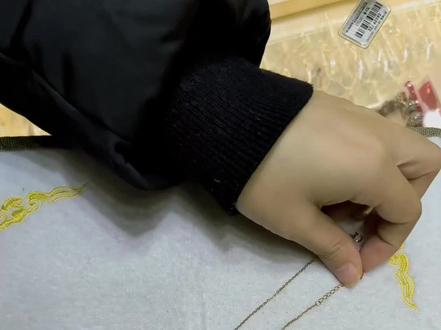 小技巧分享,项链怎样串过去#黄金项链时尚款 黄金项链