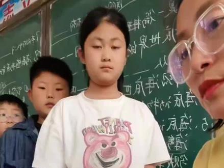 三下语文23课《海底世界》课文知识点。